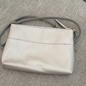 Fossil Women's Light Gray Leather Crossbody Bag